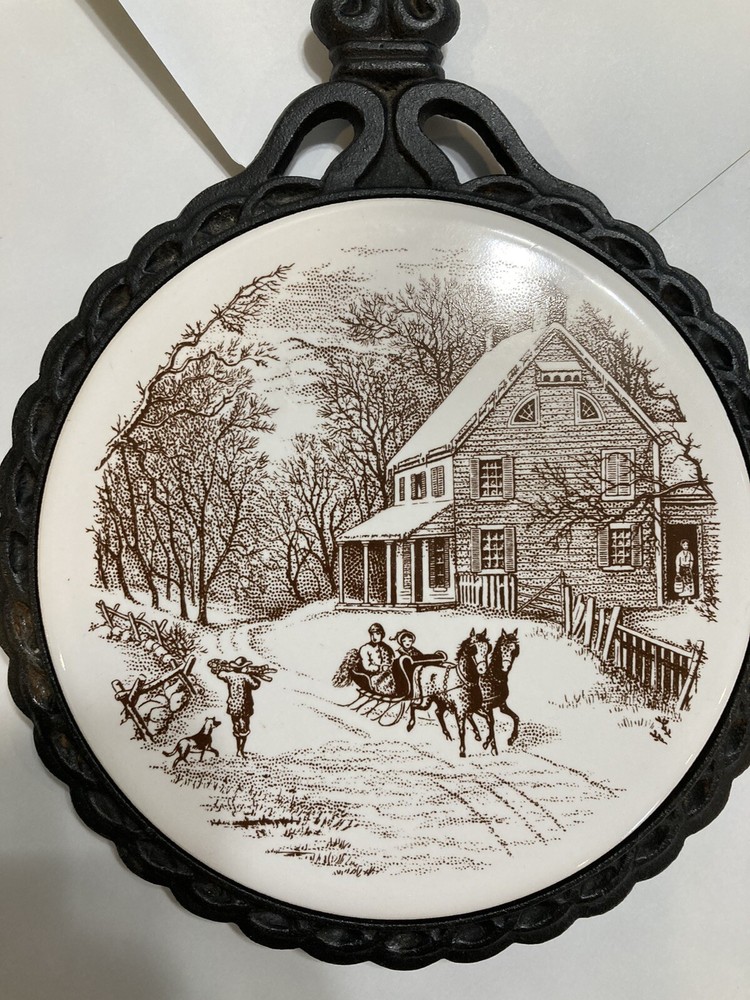 CAST IRON TRIVET WINTER SLEIGH RIDE