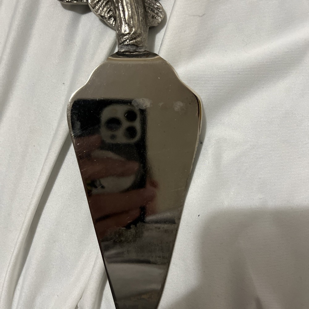 bee and flower pie knife