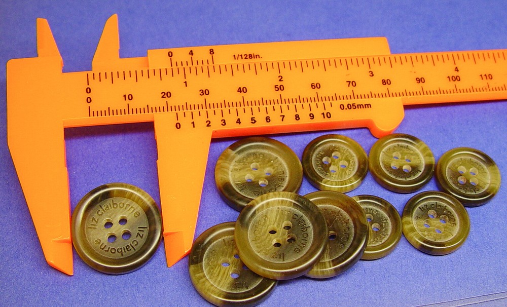 LIZ CLAIBORNE REPLACEMENT BUTTONS PLASTIC INSCRIBED HORN EFFECT , GOOD CONDITION