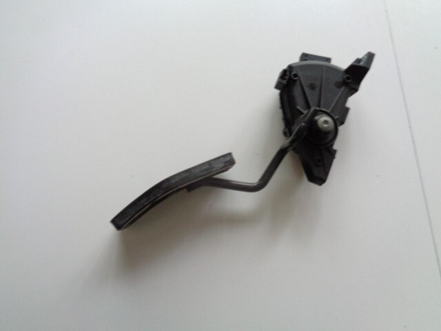 2003 - 2005 Saturn L series Accelerator Pedal