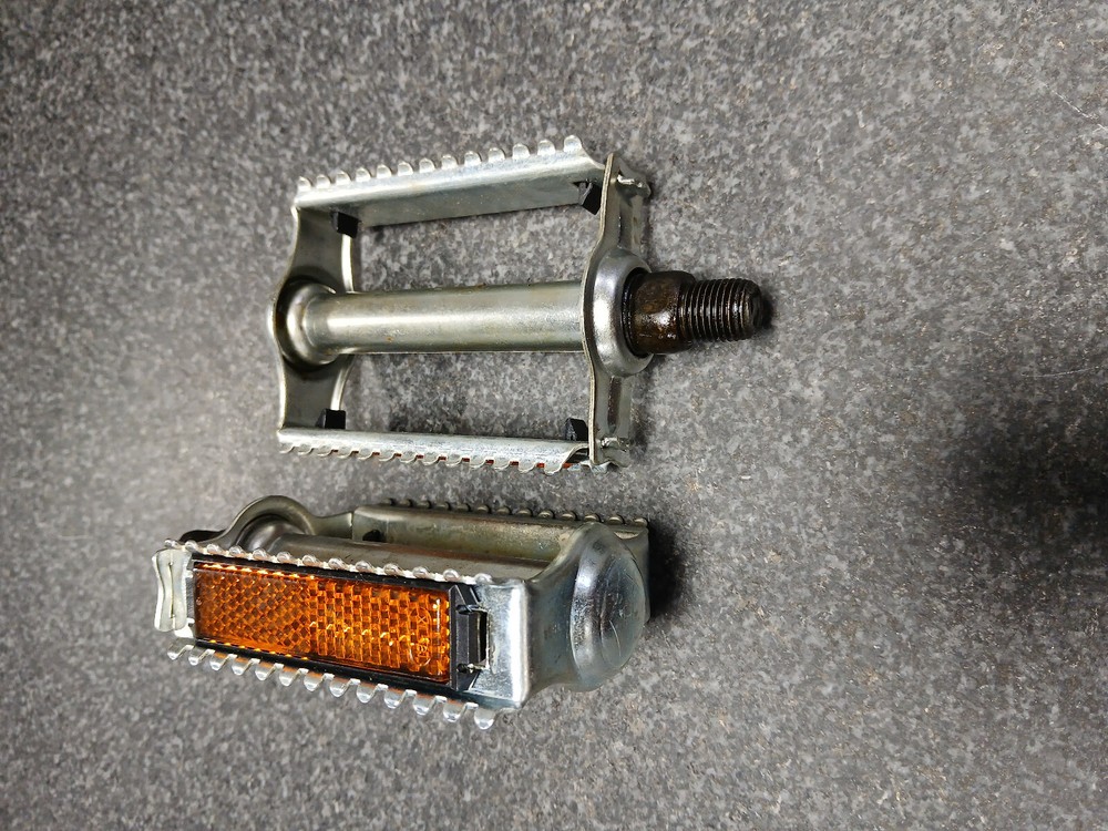 VINTAGE BICYCLE PEDALS, 1/2"X20 THREAD, R AND L THREADED