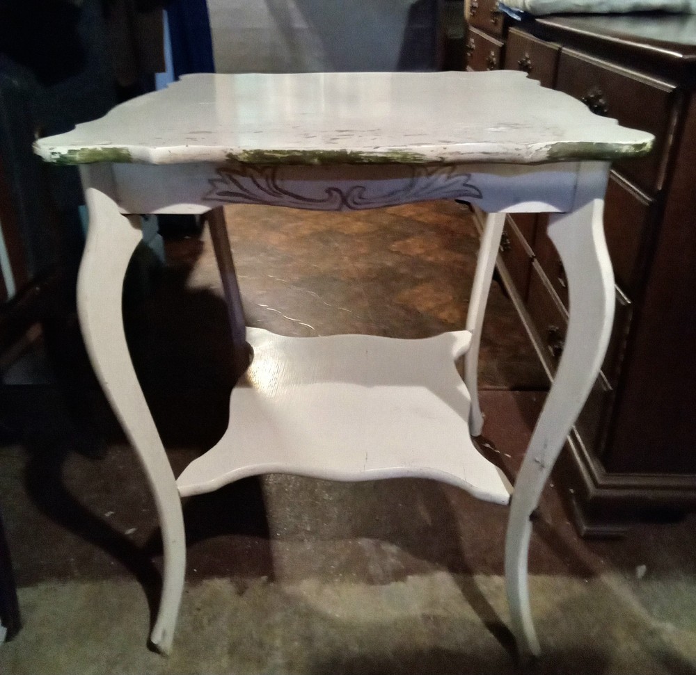 ☆ Antique Wood Parlor Table ▪︎ ☆ Solid & Sturdy ▪︎ ☆ All Original Condition ☆