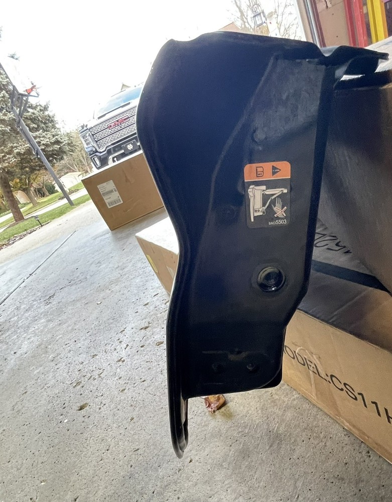 2022 GMC Multi Pro Tailgate Upper Portion. Needs Repaired, Missing Letters.