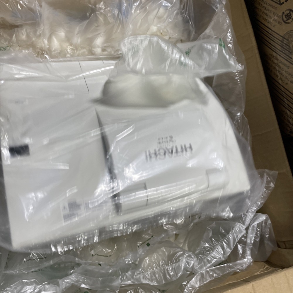 Hitachi CP-A222WN LCD Projector