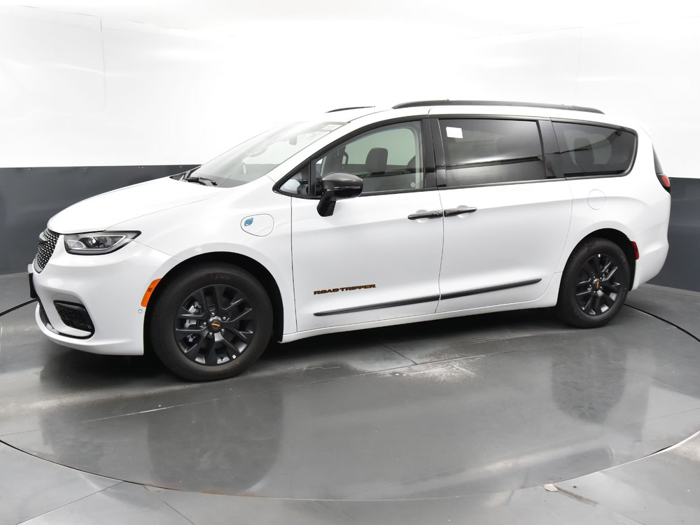Touch Up Paint for Chrysler Pacifica with paint code PW7, Bright White.