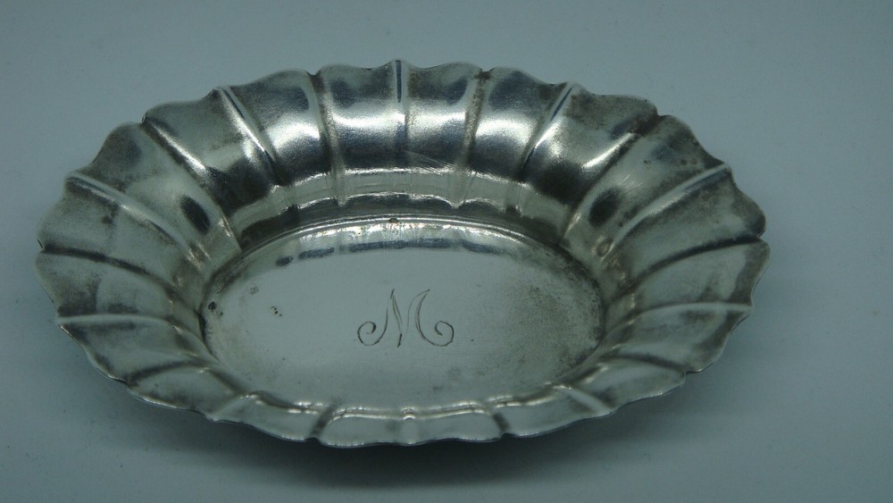 VINTAGE WALLACE STERLING SILVER NUT CANDY DISH "M"