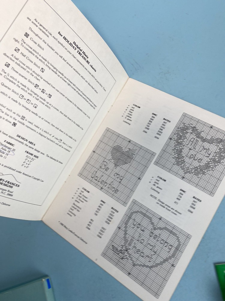 1982 COUNTED CROSS STITCH PATTERN HOLIDAY TREASURES #2