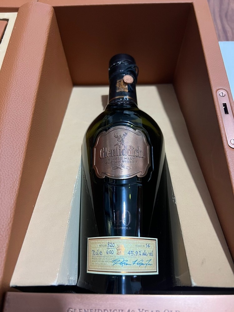 Empty bottle Glenfddich 40 Year