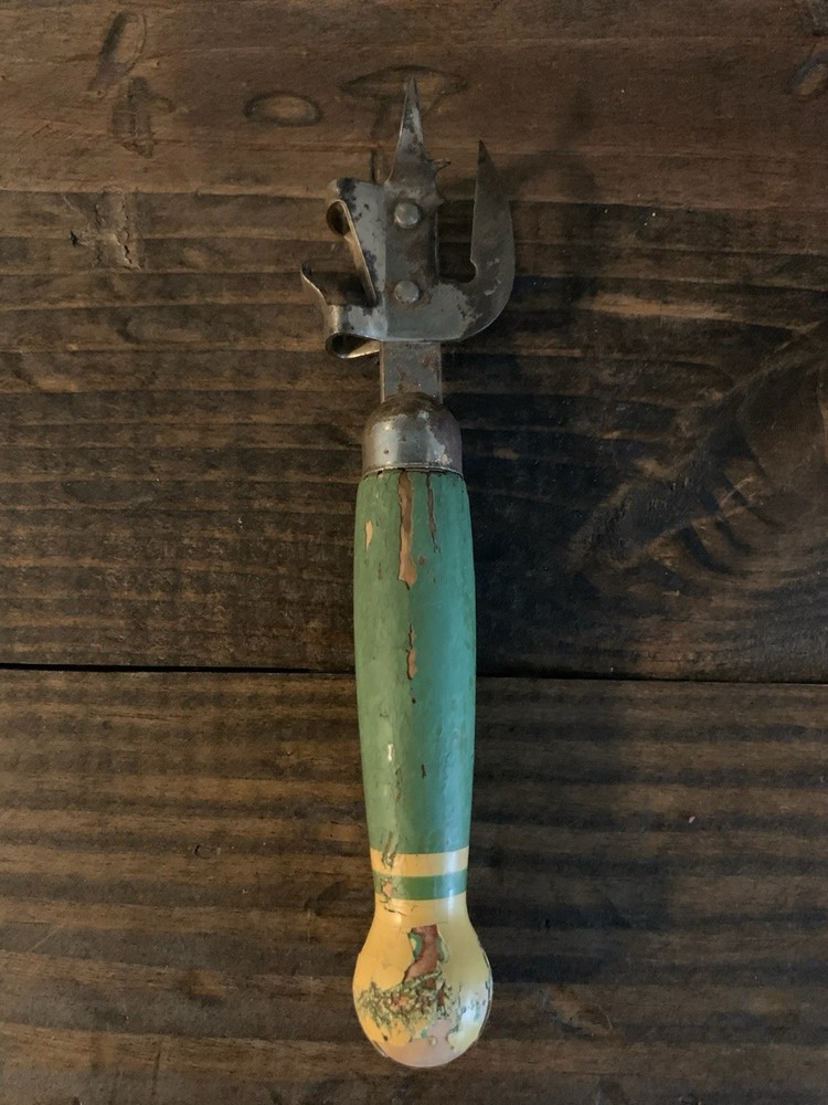 Collection of Vintage Kitchen Gadgets