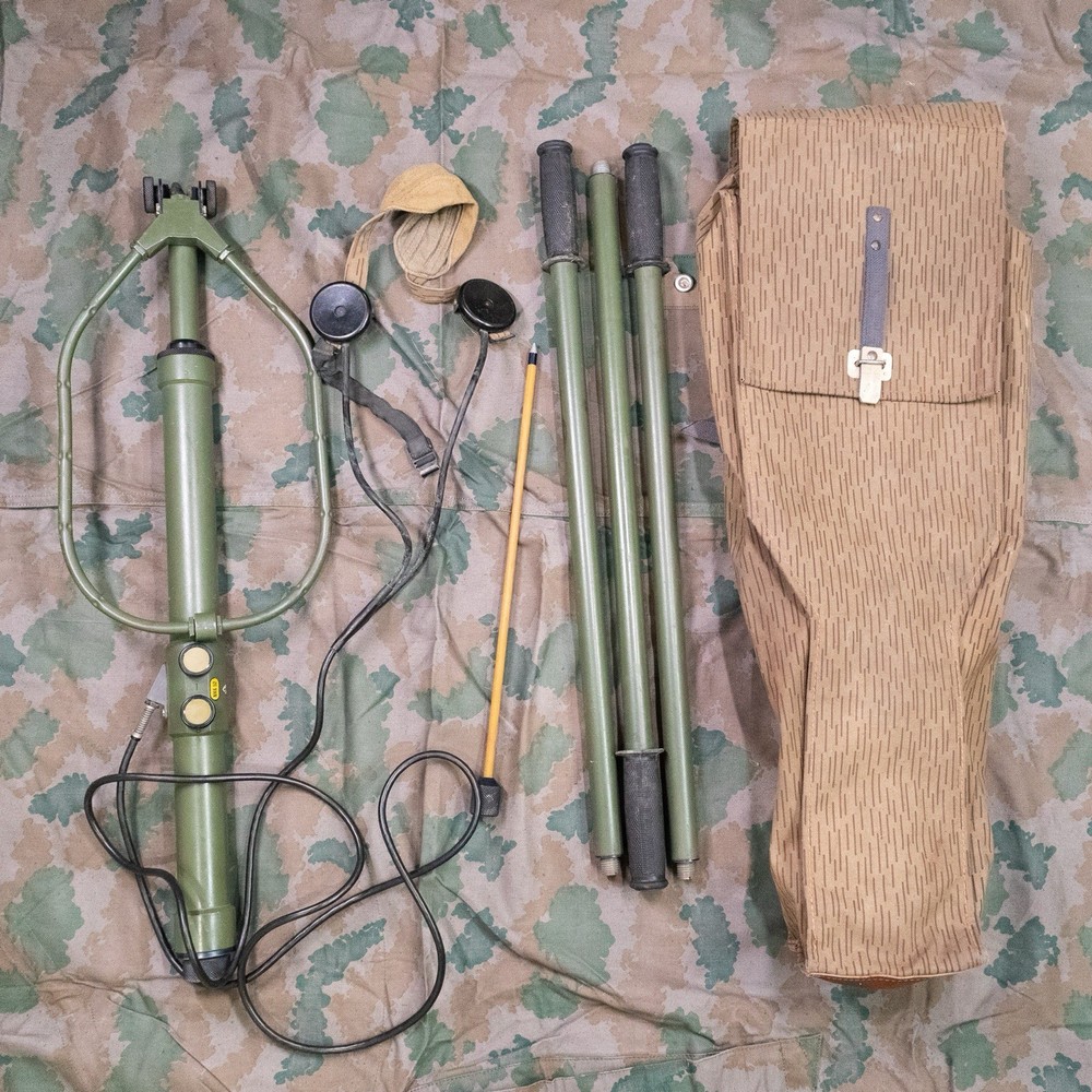 Vintage East German MSG 75 Mine Detecting Set w/ Rain Drop Camo Case DDR NVA