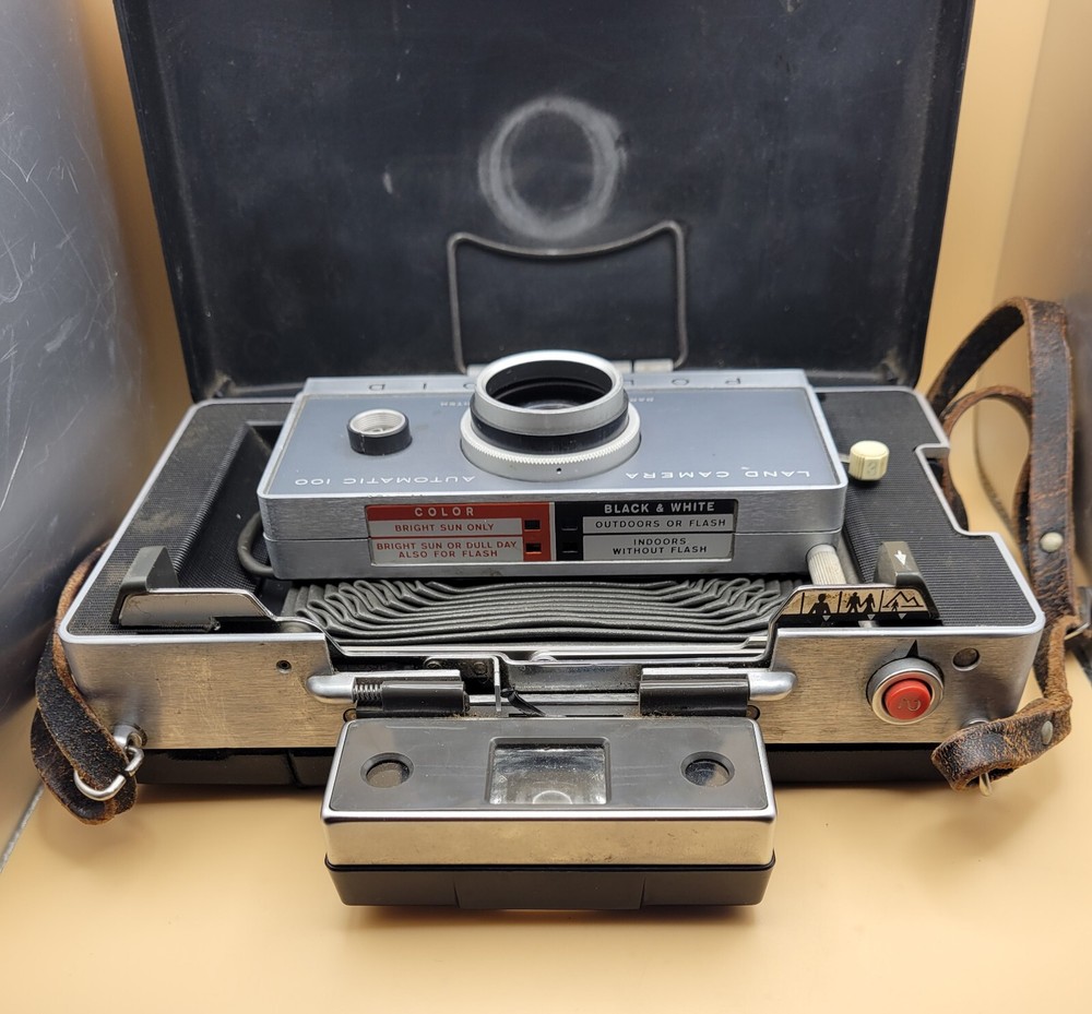 Vintage Polaroid Automatic 100 Land Camera w/Flash & Carrying Strap *UNTESTED*📸