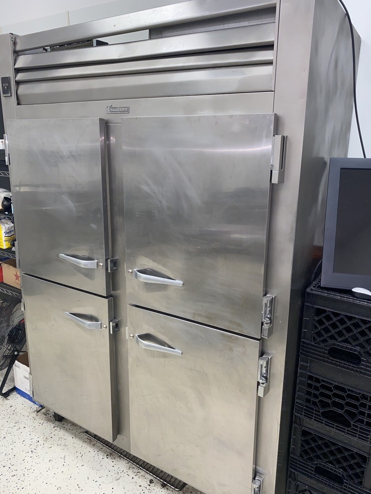 Large Ice Cream Store Closed, Selling Equipment Individually
