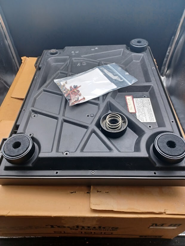 Technics SL-1900 . Original Box with Cabinet / Body