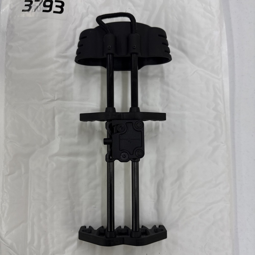 Item 3793 - Trophy Ridge Archery - Compound Bow Quiver With Bracket