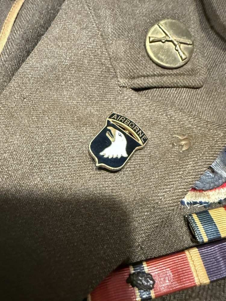 ORIGINAL WWII 101st AIRBORNE JACKET SCREAMING EAGLE