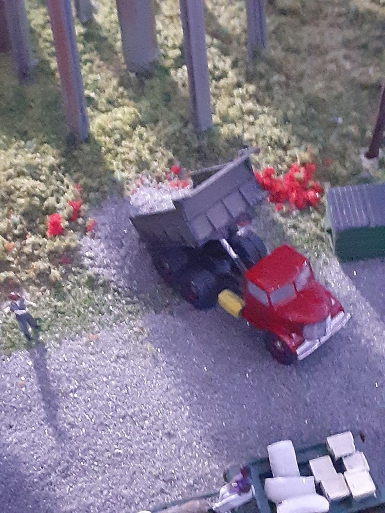 n scale dump truck