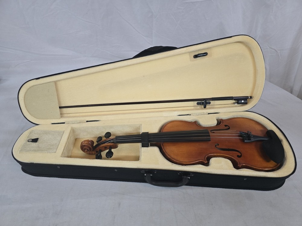 Amati's Fine Instruments Model AFV-017 4/4 Violin with Bow & Case