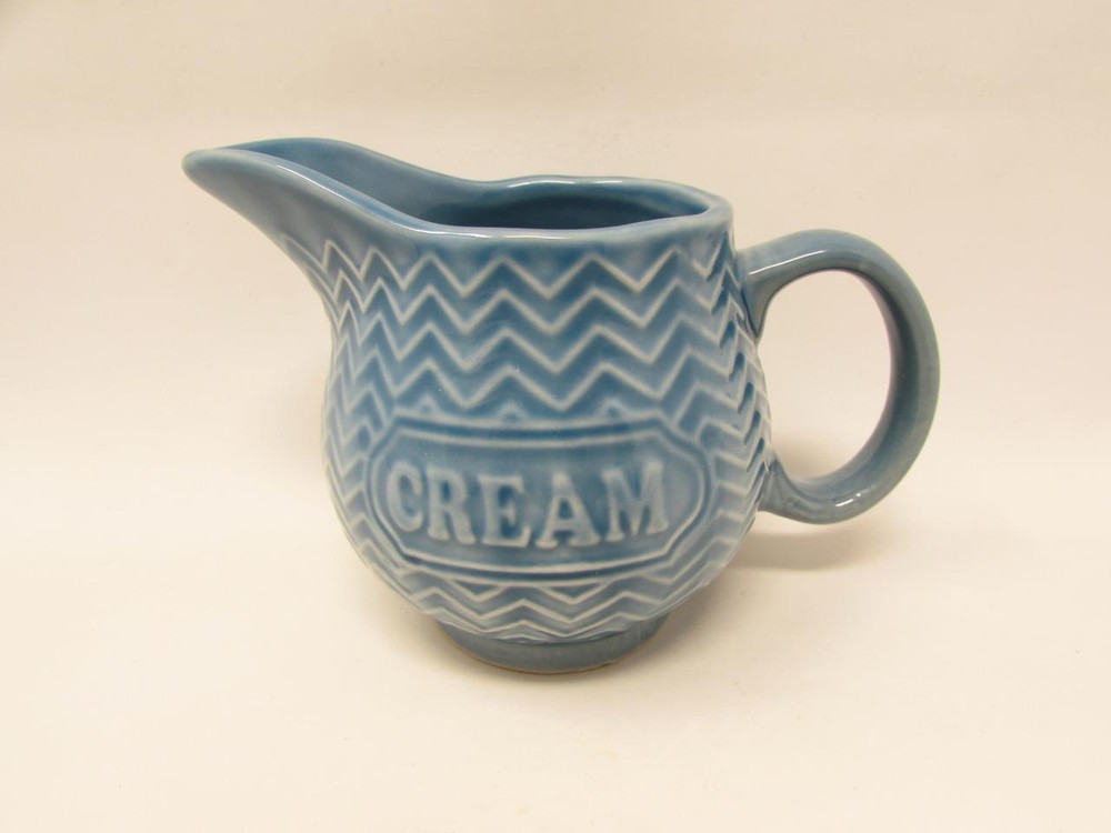 Embossed Words Signature Creamer Blue   b57