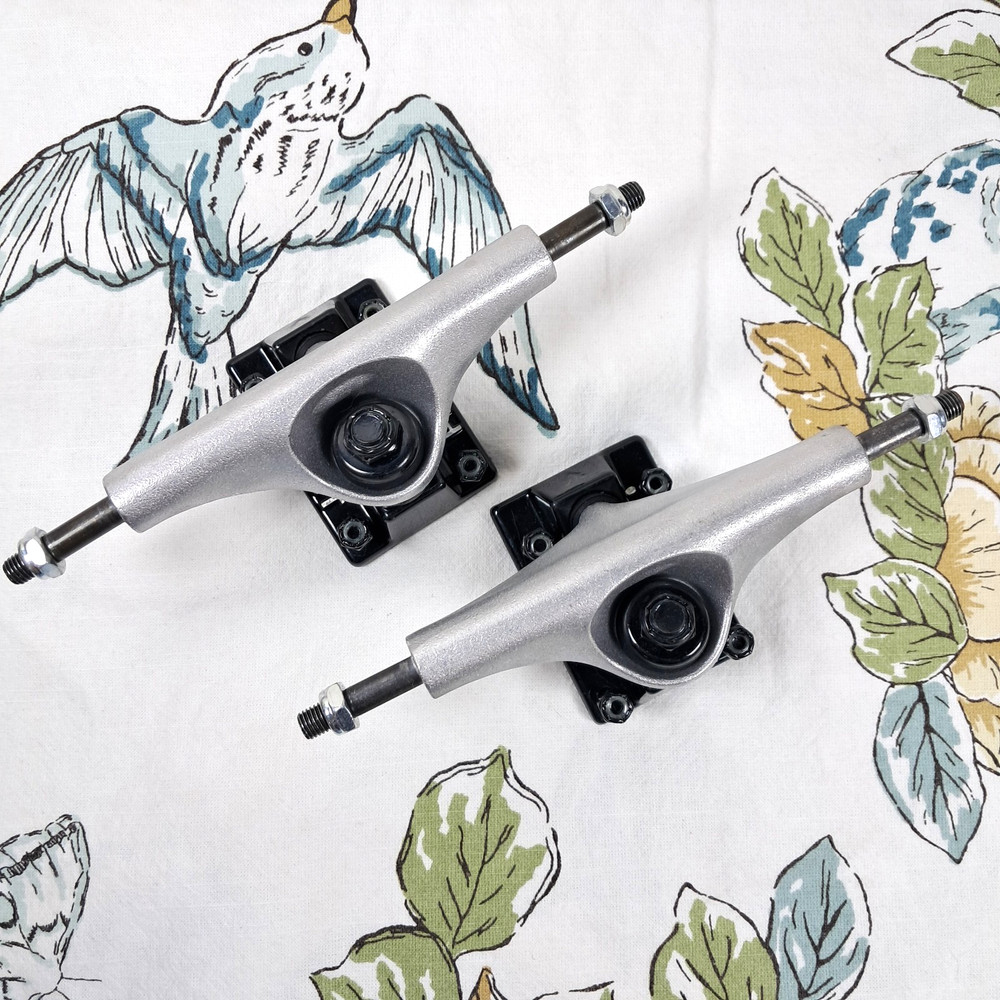 7.75" Pivot Skateboard Trucks Set With Hardware