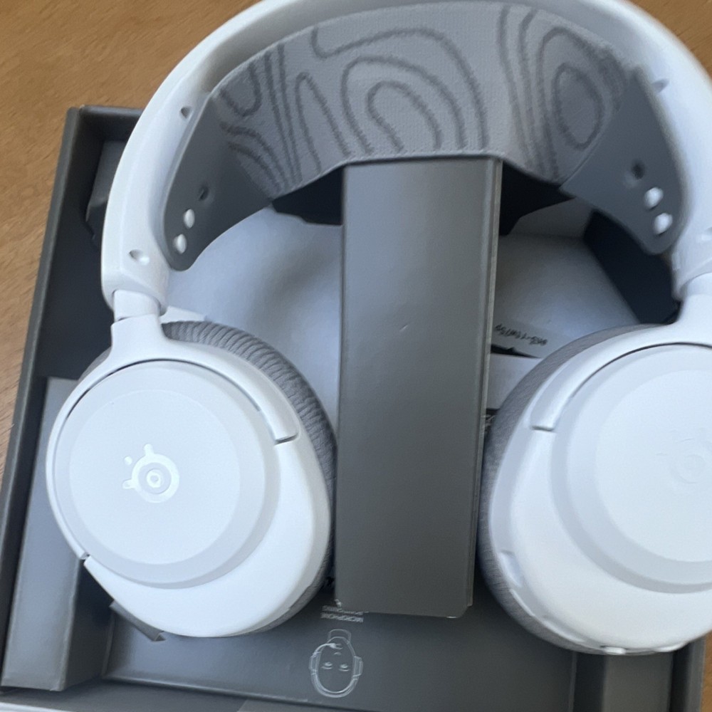 SteelSeries Arctis Nova 3X Wireless Gaming Headset Xbox Multi-Platform White