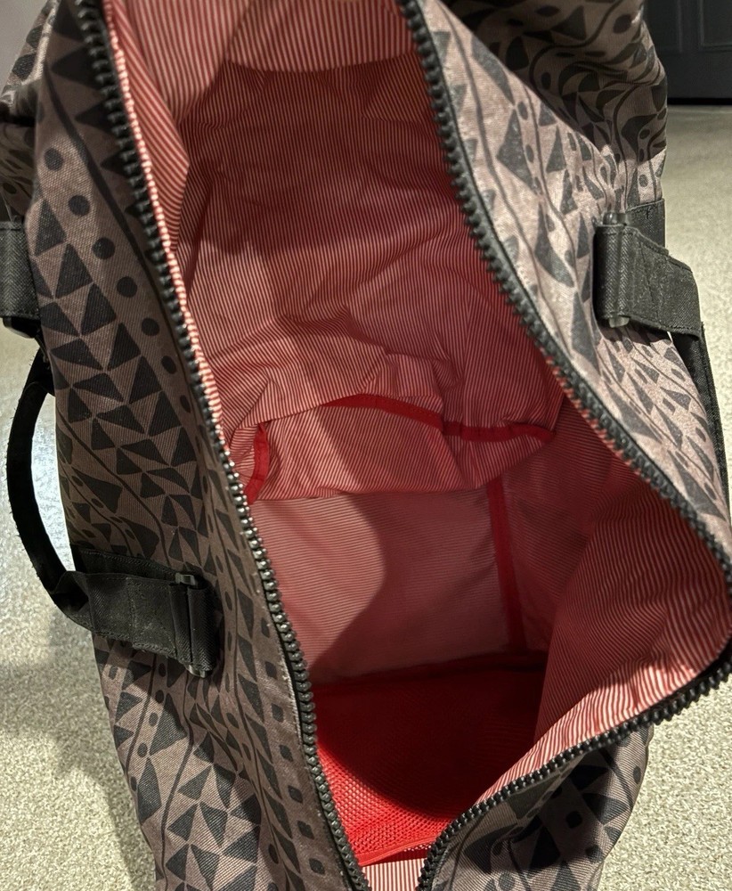 Hershel Supply Co. Novel Duffle / Geometric Triangle Pattern / Brown-Black