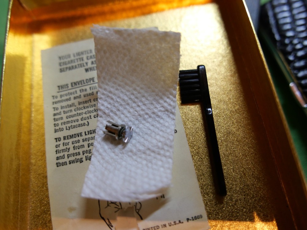 VINTAGE RONSON VARAFLAME LYTACASE LIGHTER