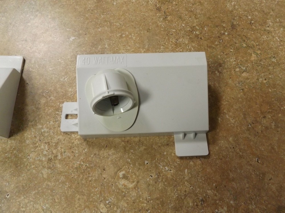 WR02X12283 REFRIGERATOR LAMP SOCKET & REFLECTOR ASSEMBLY MIDDLE