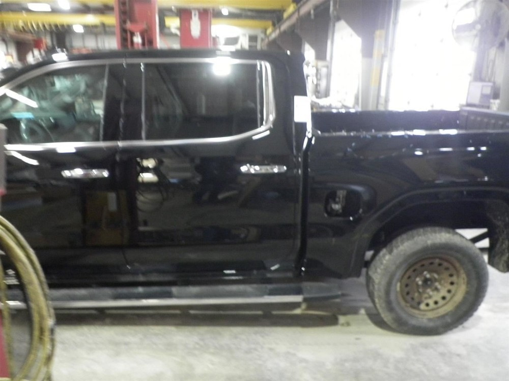 2026 Sierra 1500 SLT Upper Air Shutter