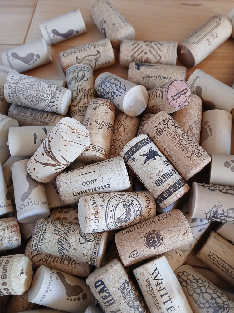 180 Pcs.  NATURAL Wine CORKS ASSORTED USED