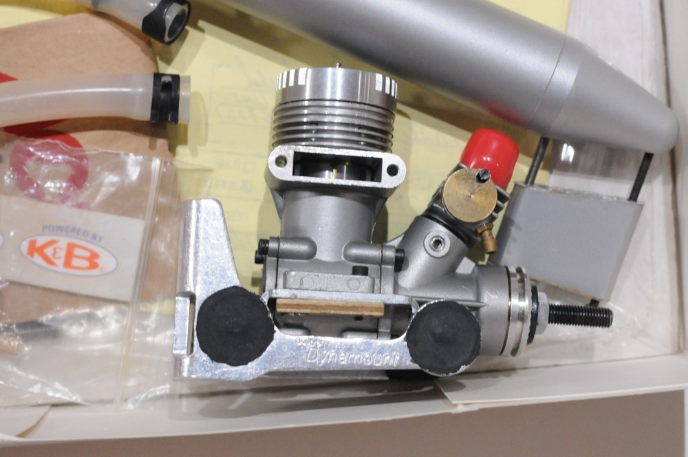 K&B .40 R/C AERO ENGINE WITH MUFLER NEW 4050