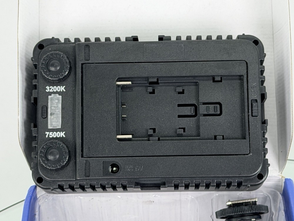 MCOPLUS LE-130A PRO SERIES VIDEO LED LIGHT - Camera LED Light