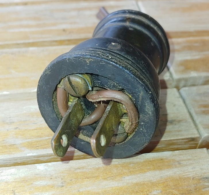 Original 1940's ROUND 2-PRONG AC PLUG