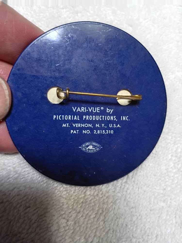 Nixon's the one flicker Campaign button pinback President