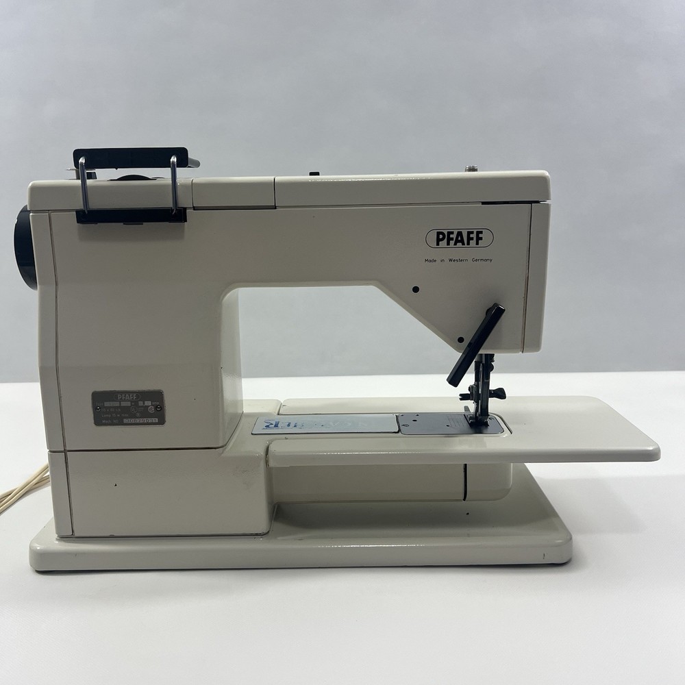 Pfaff 1222E Sewing Machine With Pedal