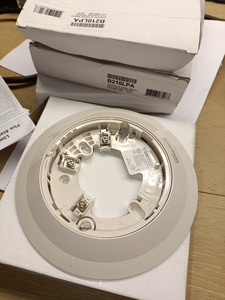 4x SYSTEM SENSOR B210LPA