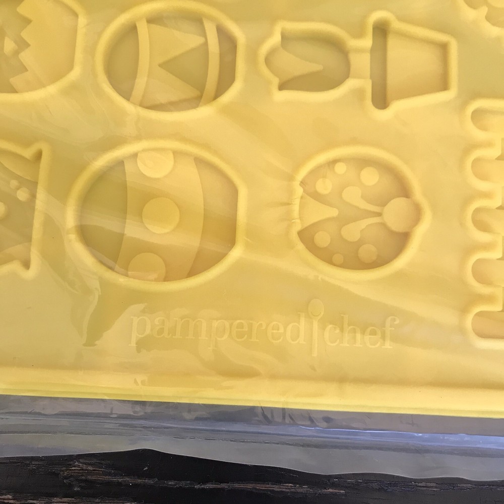 Pampered Chef Spring Easter Silicone Cookie Baking Candy Mold Bunny Basket Egg