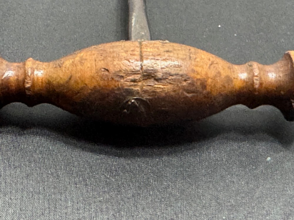 D-124 ANTIQUE PRIMITIVE RUSTIC CORKSCREW W/ BARREL HANDLE BARWARE