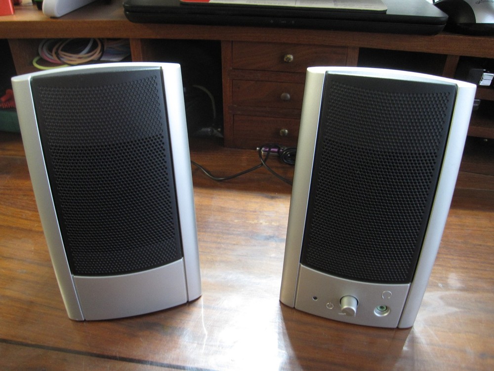 Diamond Audio Technology Model G-Max 2000 Portable Speaker System