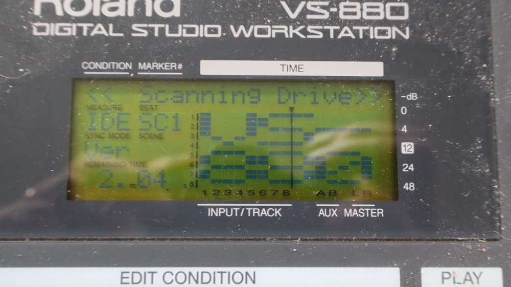 Roland VS-880 VXpanded Digital Studio Workstation Powers up UNTESTED N