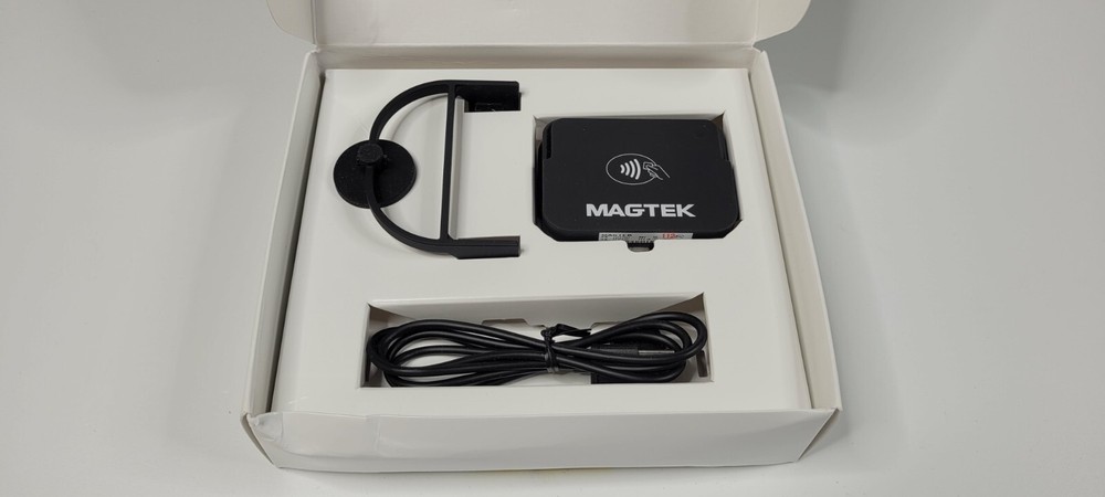 Magtek 21087023 iDynamo 6 Secure Card Reader Authenticator USB-C for iOS/Android