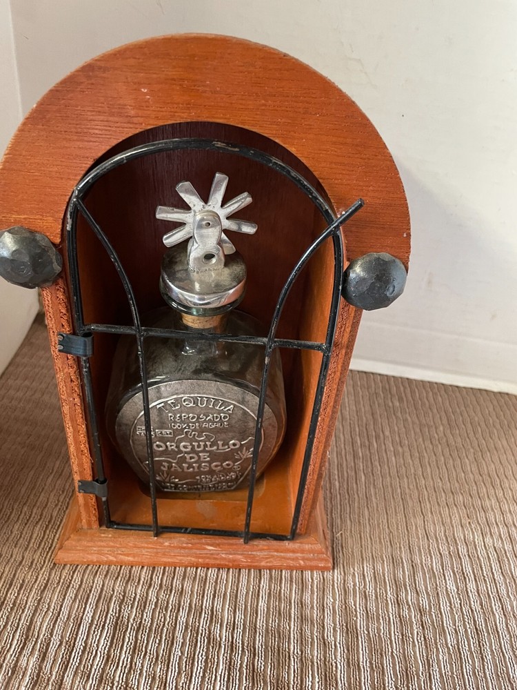 Mint Orgullo De Jalisco Bottle Gate