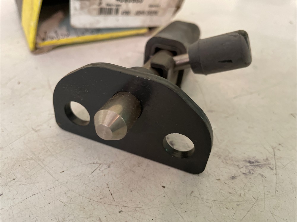 GENUINE JOHN DEERE 4395903 WINDOW LATCH NEW OEM