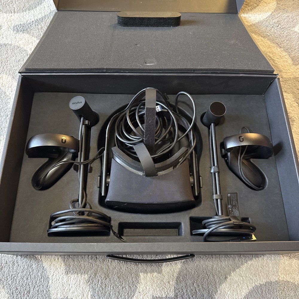 Oculus Rift Black VR Headset with Controllers for PC & Console with Orginal Box