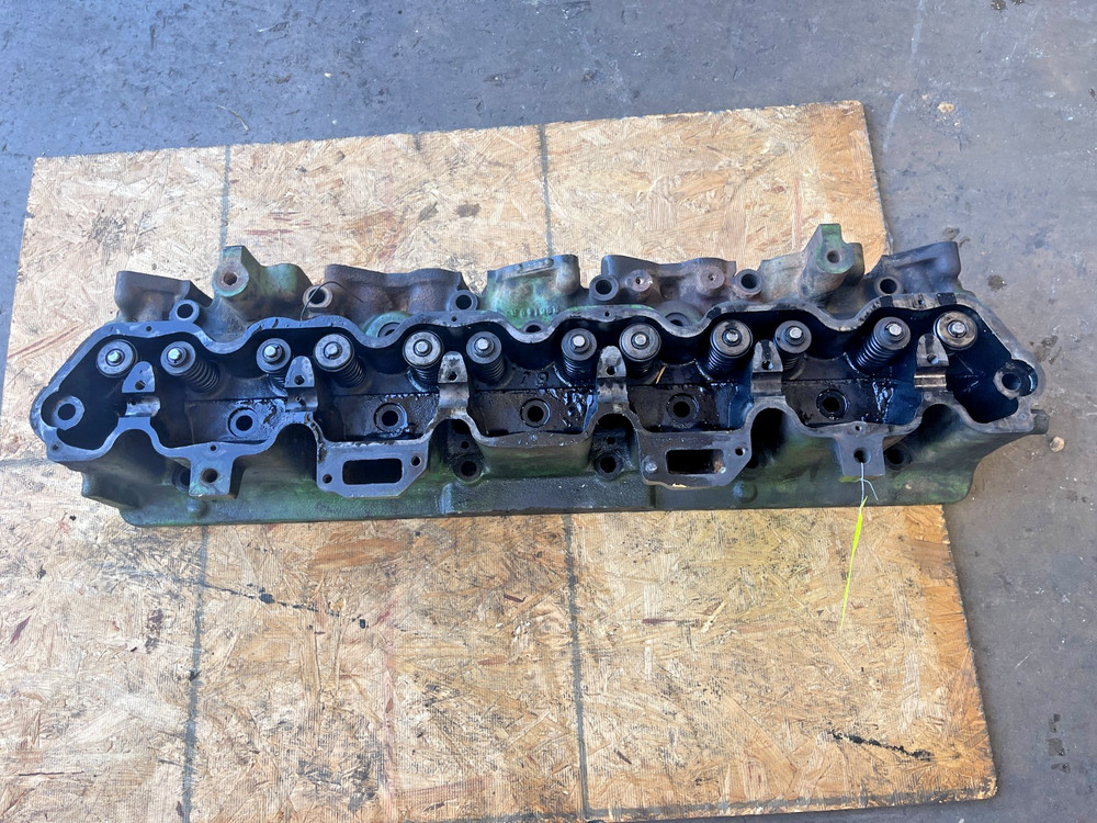 John Deere Tractor Cylinder Head R35140R