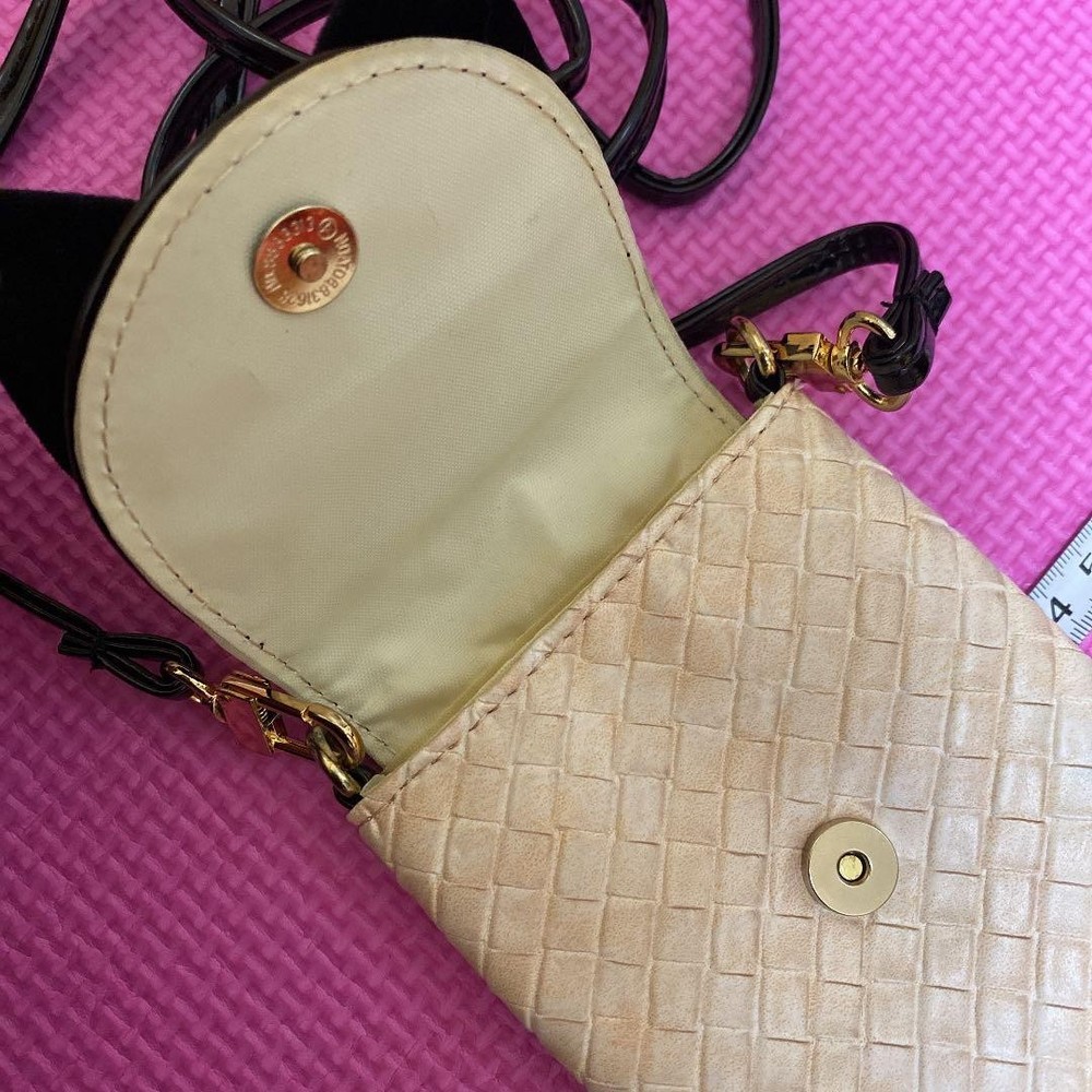 ︎Hello Kitty Elegant Ribbon Gadget Case