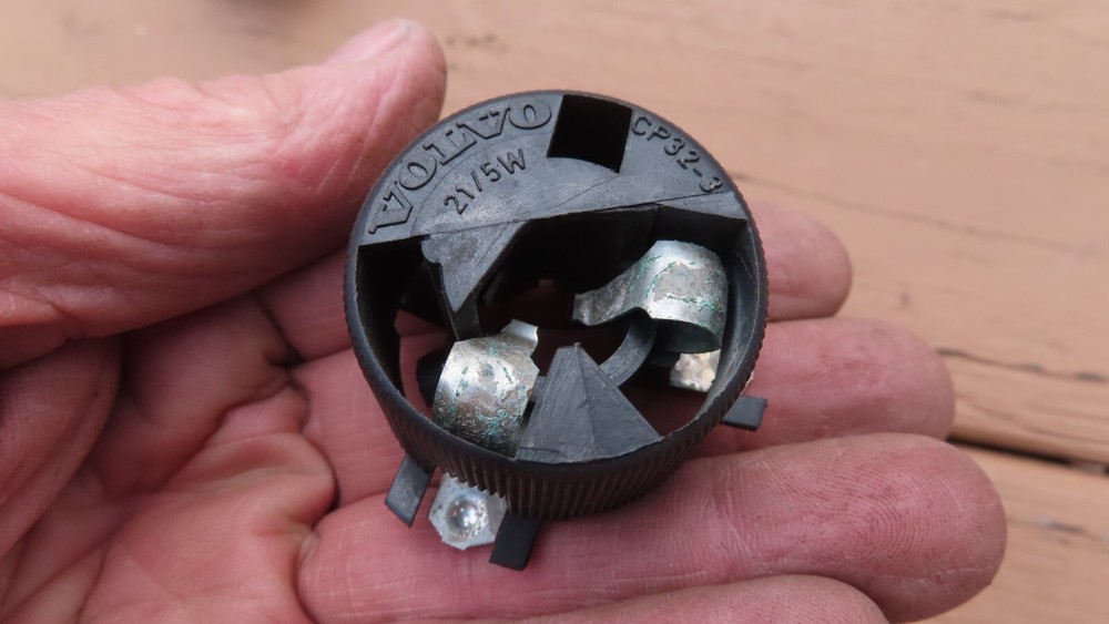 Volvo 240 740 Tail Light Socket CP32-3 21W BLACK LEFT REAR (driver side)