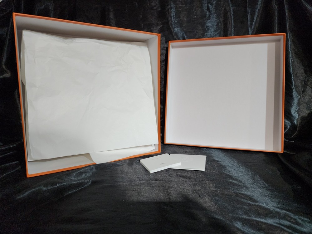 Authentic HERMES Empty Box 14x14x5.5" Number 081 With Booklet