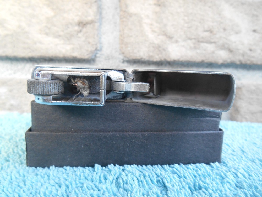 VINTAGE RONSON WIND II POLISHED CHROME FLIP TOP CIGARETTE LIGHTER