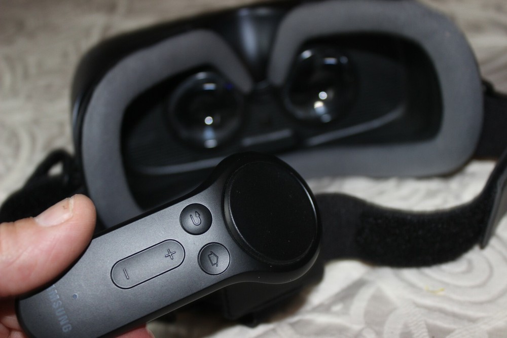 🌍 Samsung Gear VR,Oculus,WITH CONTROLLER, NO BOX