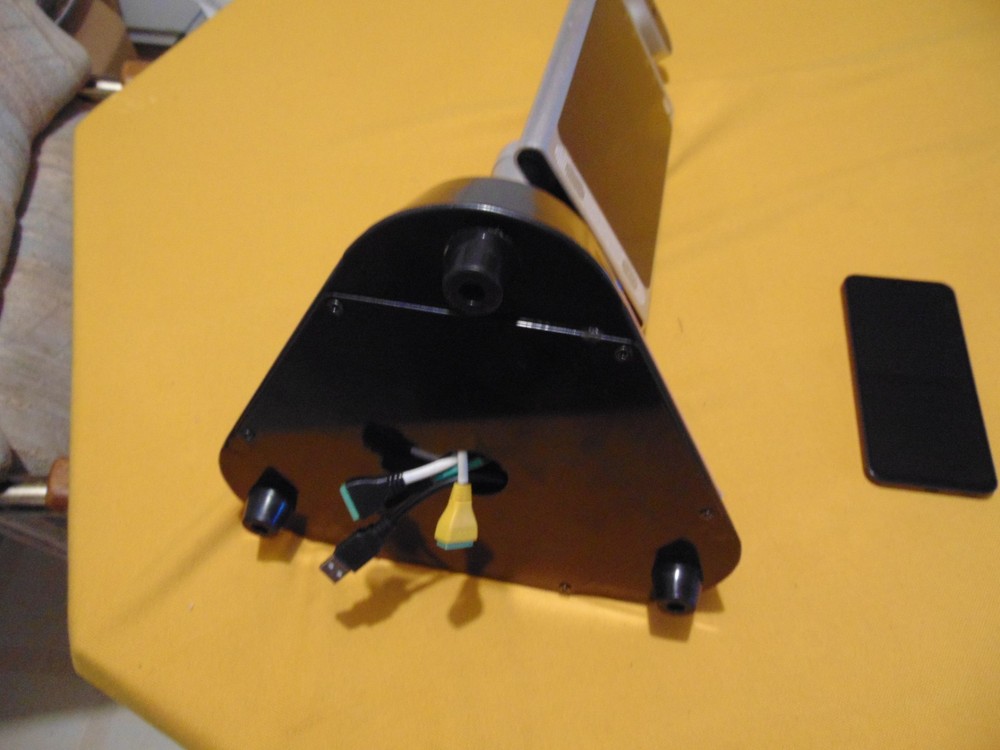 Ikio Dynamic Detection Display Temperature Scanner Kiosk with Table Stand